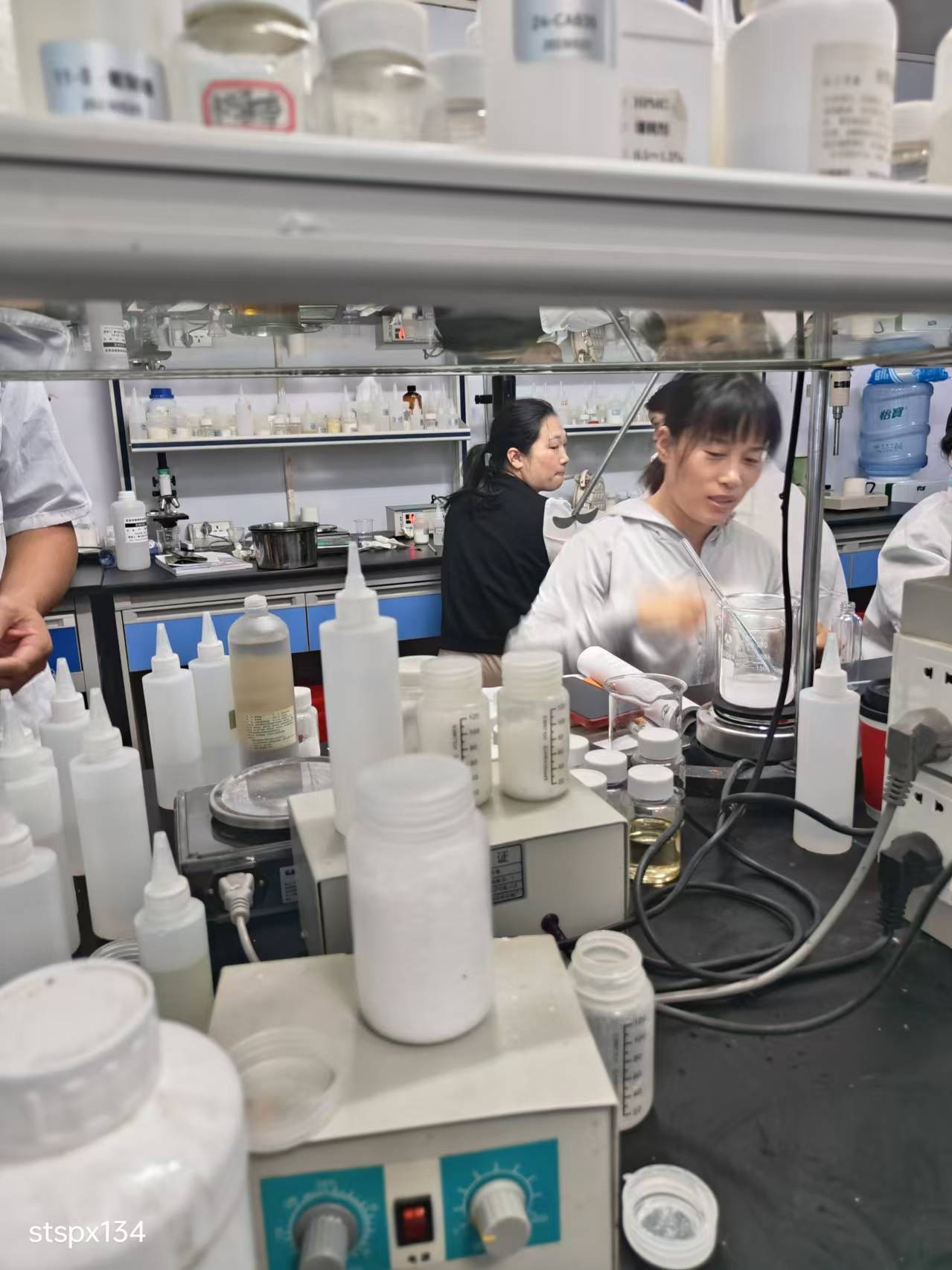 化妝品配方師技術培訓與證書考取指南 解鎖護膚品研發(fā)的實操課程與報名流程